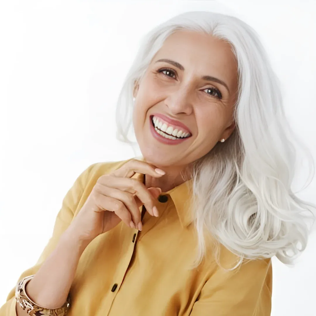 Prótese instalada sobre implante dentário, com o sorriso reabilitado
